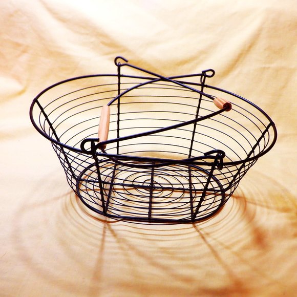 Absolutely IDEAL ~~~ Metal Wire BASKET with HANDLES (2)~~~ - Picture 1 of 1